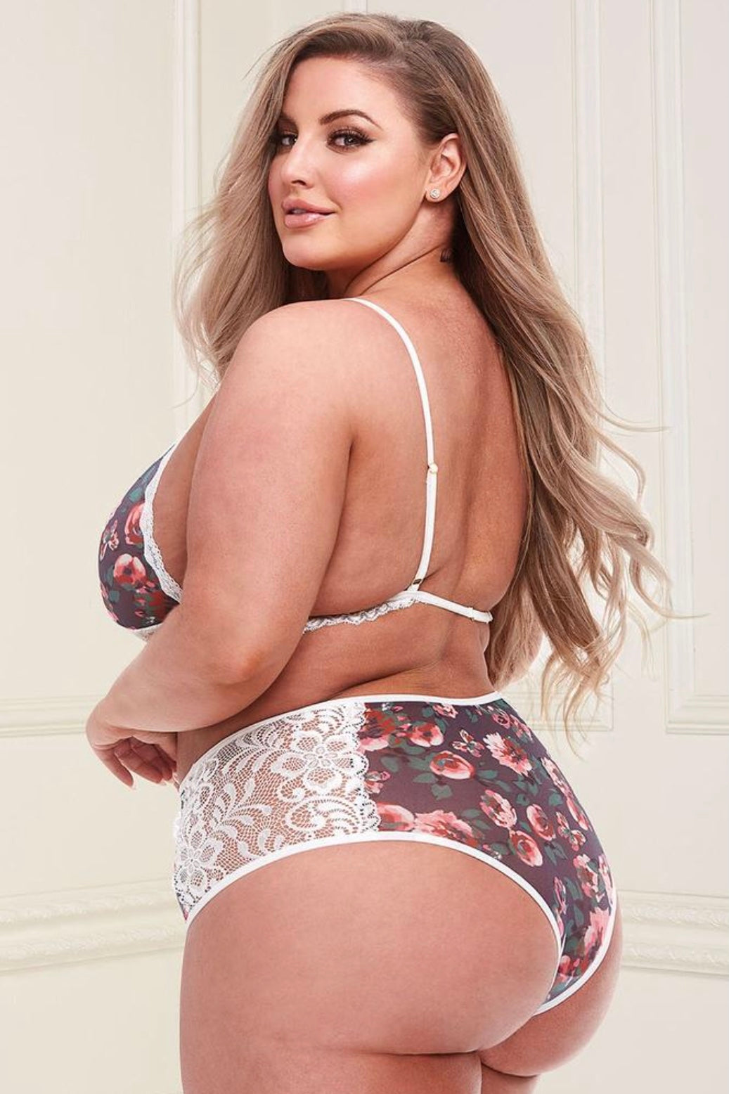 Dark floral two-piece set. - Curvynlingerie Plus Size 