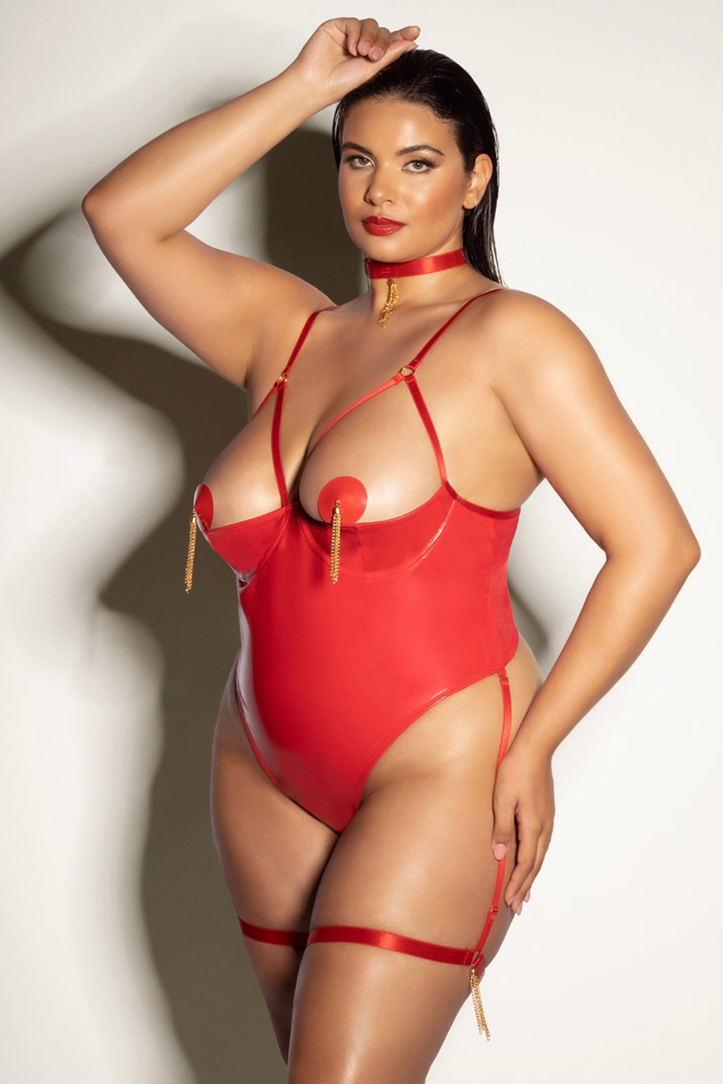 OPEN SHELF CUP VINYL AND MESH TEDDY RED - Curvynlingerie Plus Size 